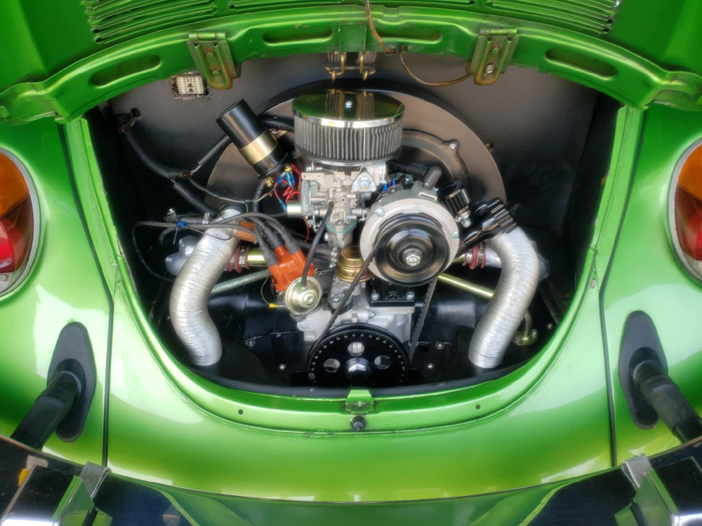 1974 Volkswagen Super Beetle engine is looking tight