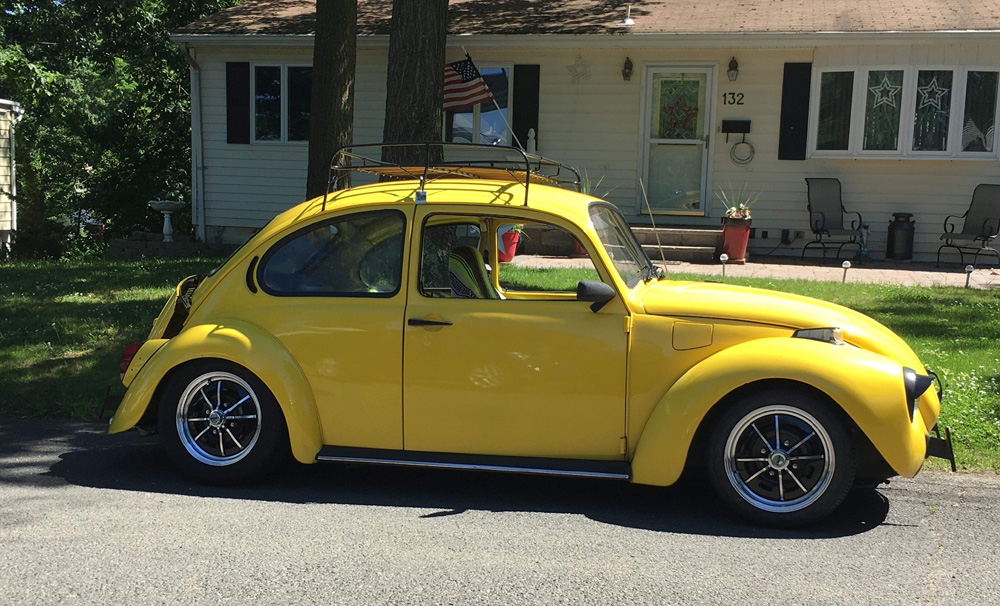 1302 Super Beetle in yellow with black roof rack
